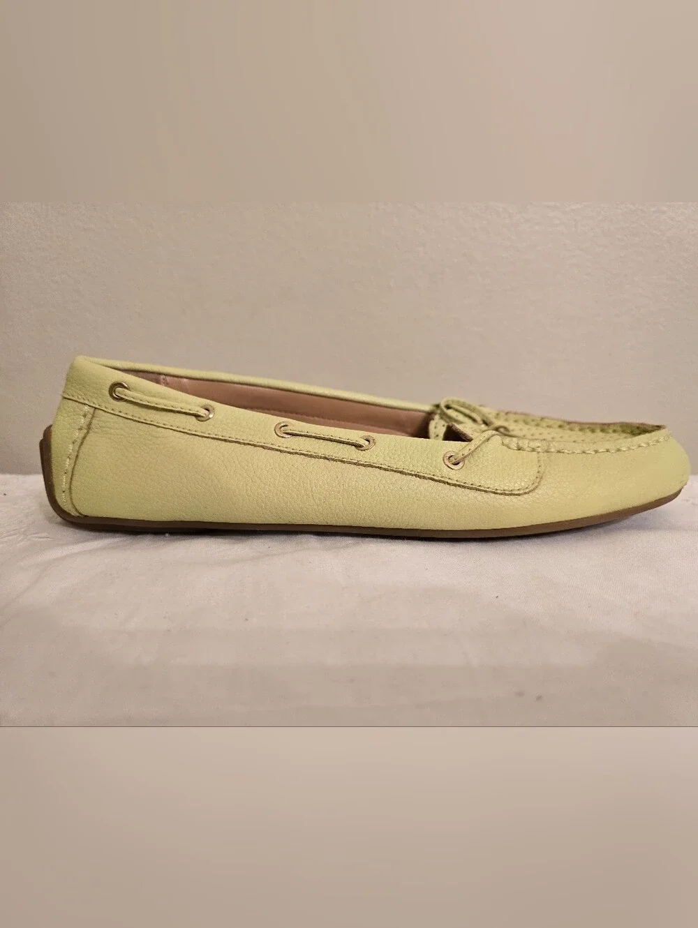 Talbots Women’s Citron Green Perforated Leather Moccasin Loafers Size 9.5 - Picture 5 of 8